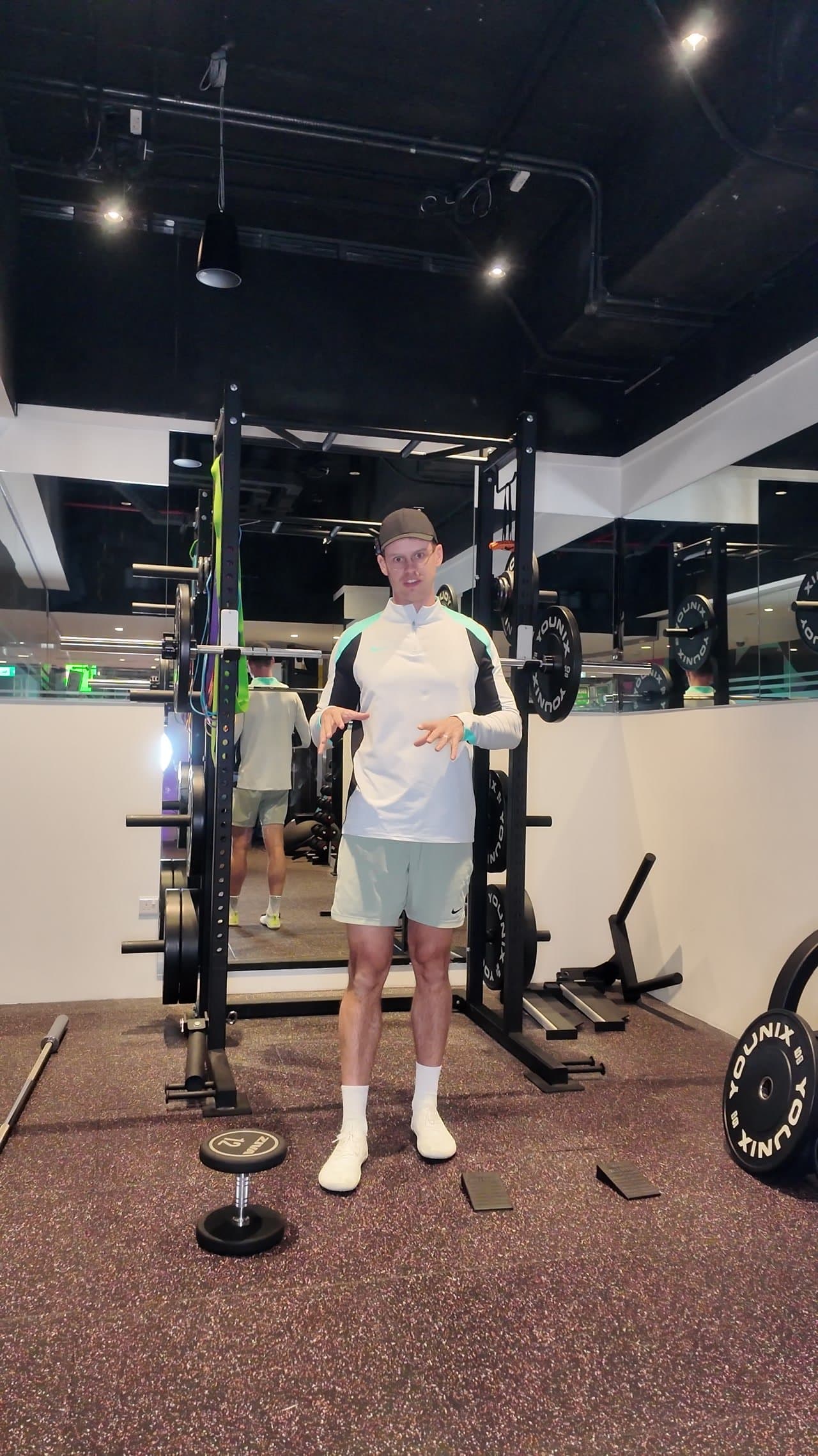 SQUAT TECHNIQUE – STRENGTH, STABILITY, AND ATHLETIC POSTURE